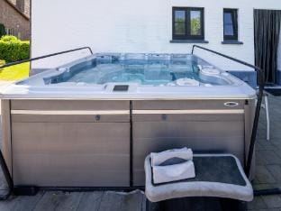 Villa Borgloon with Blossom Views and Jacuzzi Hotel in Flanders