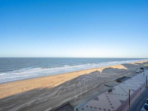 Spacious 9-Guest Knokke Apt Hotel in Knokke-Heist