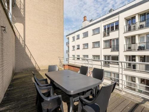 Studio Apartment at Zeedijk with Sea View Hotel in Flanders