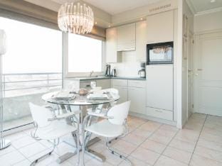 Apartment by Sea with Marina Views Hotel in Ostend