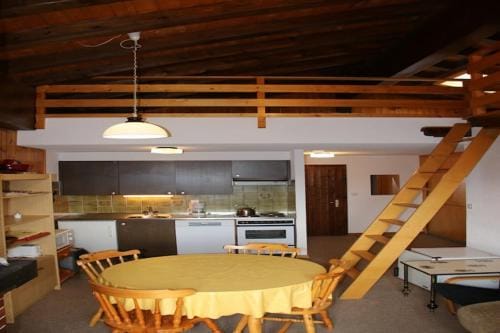 Extravagant apartment with view Hotel in Sion