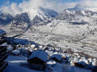Extravagant apartment with view Hotel in Sion