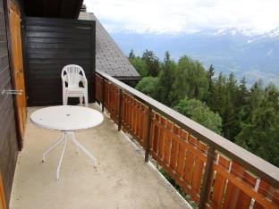 Extravagant apartment with view Hotel in Sion