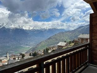 Pleasant apartment with balcony Hotel in Nendaz