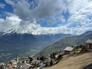 Pleasant apartment with balcony Hotel in Nendaz