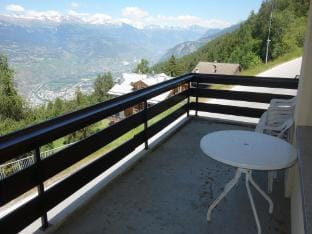 Spacious apartment near cable car Hotel in Sion