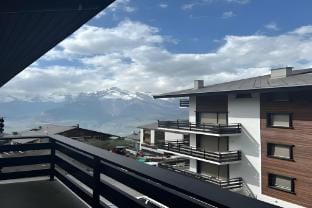 Spacious apartment with balcony Hotel in Nendaz