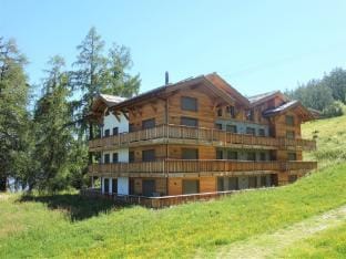 Mountain view apartment in Veysonnaz Hotel in Nendaz