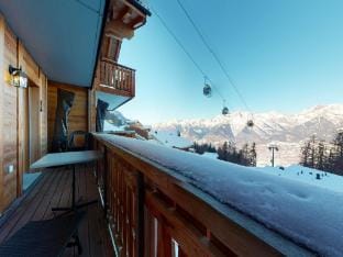 Apartment in Veysonnaz with Ski-InSki-Out Hotel in Nendaz