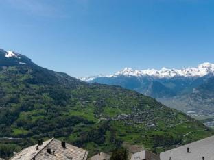 Apartment near Cable Car with Valley Views Hotel in Sion