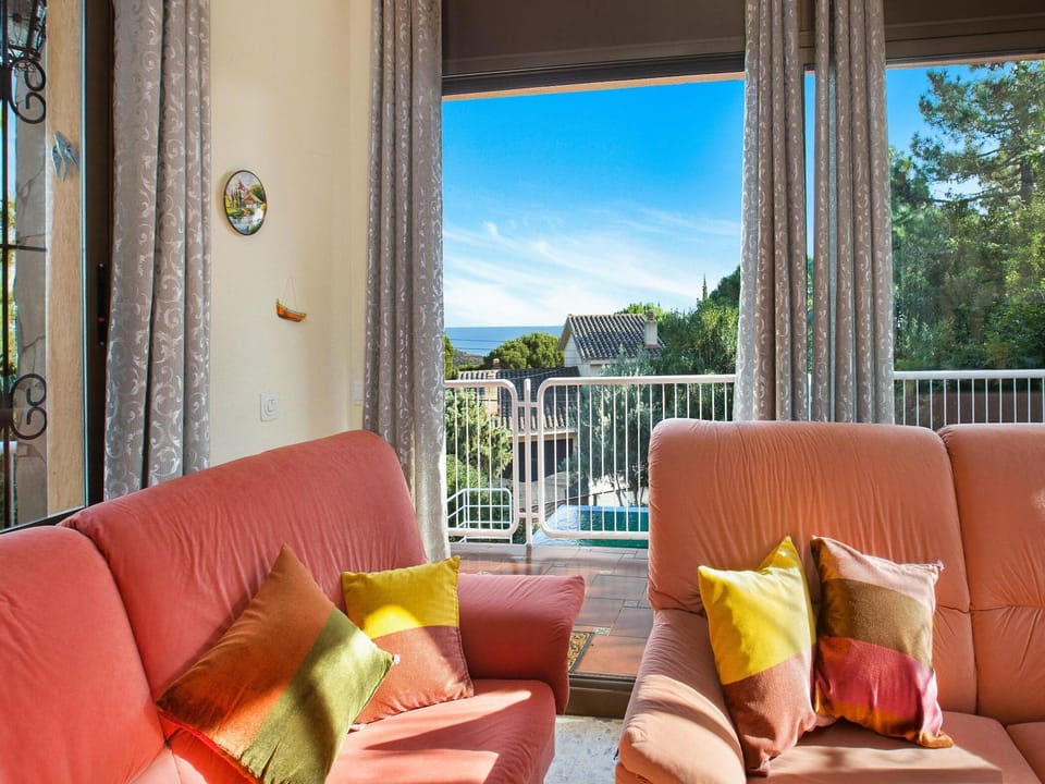 Relaxing villa with garden near Lloret de Mar Resort in Selva