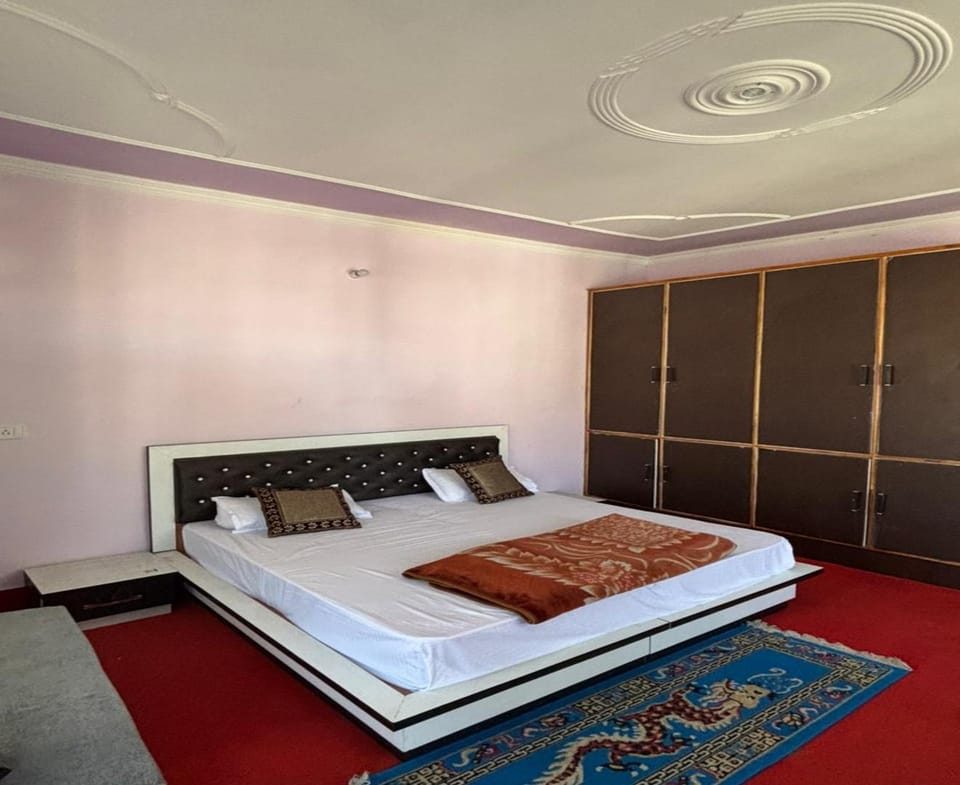 The Gauri Huts And Restaurant Hotel in Uttarakhand