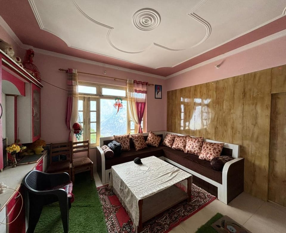 The Gauri Huts And Restaurant Hotel in Uttarakhand