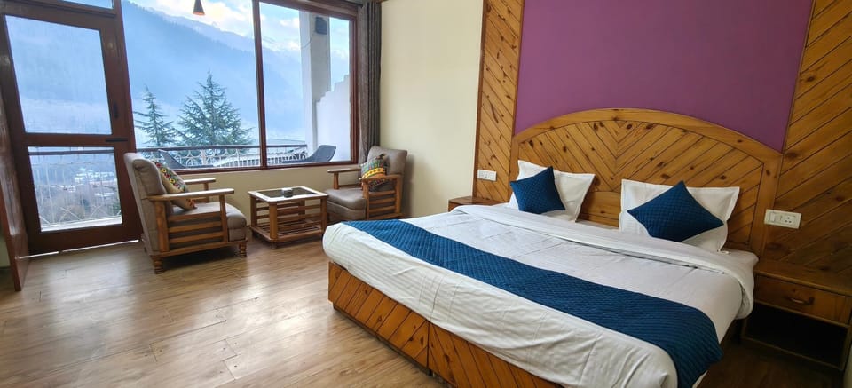 Cliffside Hotel and Cafe Hotel in Manali