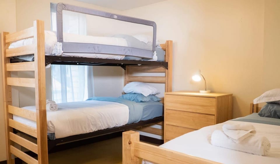 2 Bedroom Downtown Apt Walkable Safe Clean Hotel in Pittsburgh