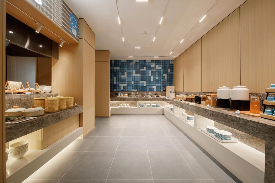 Home Inn Neo - Zhenjiang Jurong Wuyue Plaza Railway Station Hotel in Nanjing