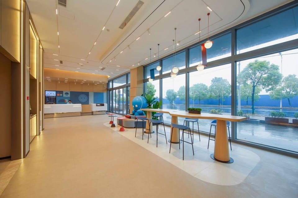Home Inn Neo - Zhenjiang Jurong Wuyue Plaza Railway Station Hotel in Nanjing