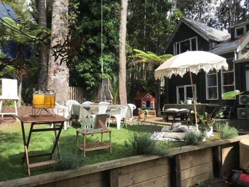 Relax in Titirangi Cozy Studio Apartment Hotel in Auckland