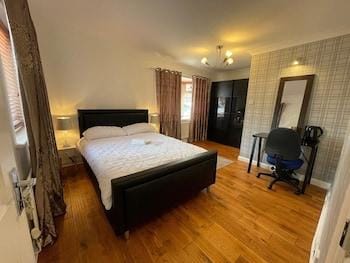 Ashmina Guest House Hotel in Milton Keynes