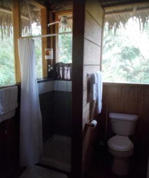 Creekside Oasis Hotel in Belize