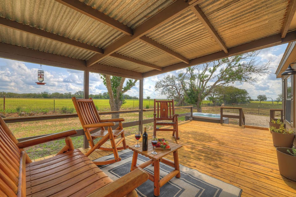 Sage: Peaceful Hill Country Retreat With Hot-tub! Hotel in Rio Grande
