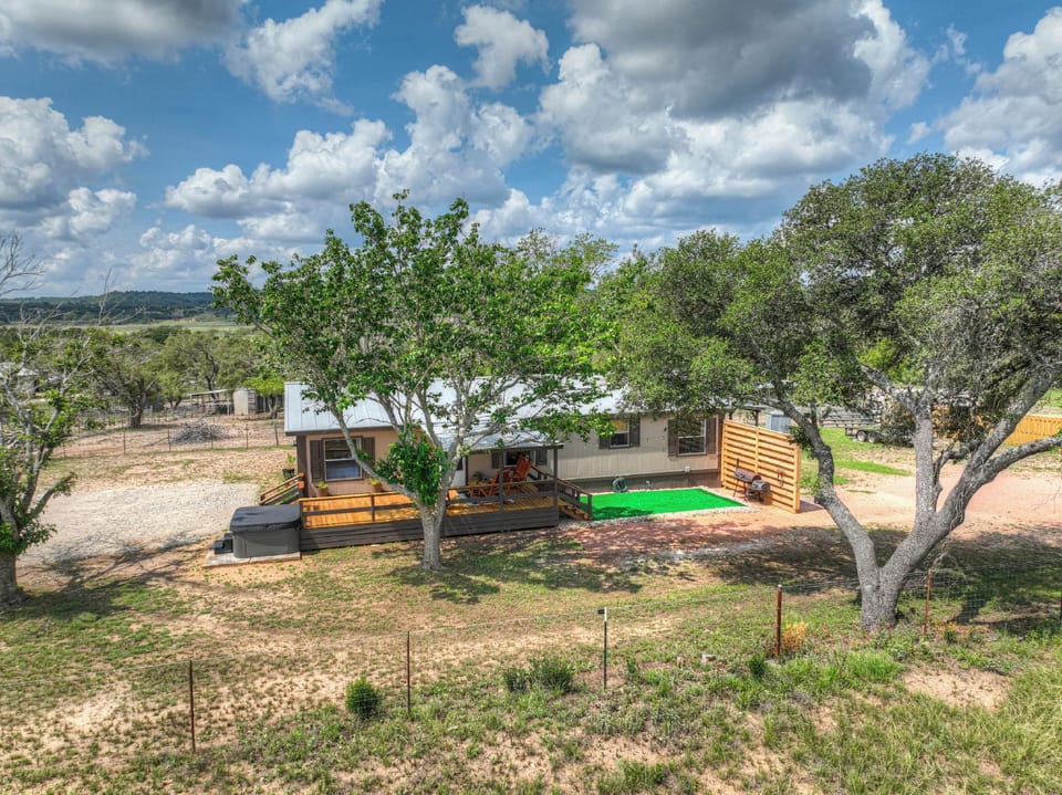 Sage: Peaceful Hill Country Retreat With Hot-tub! Hotel in Rio Grande