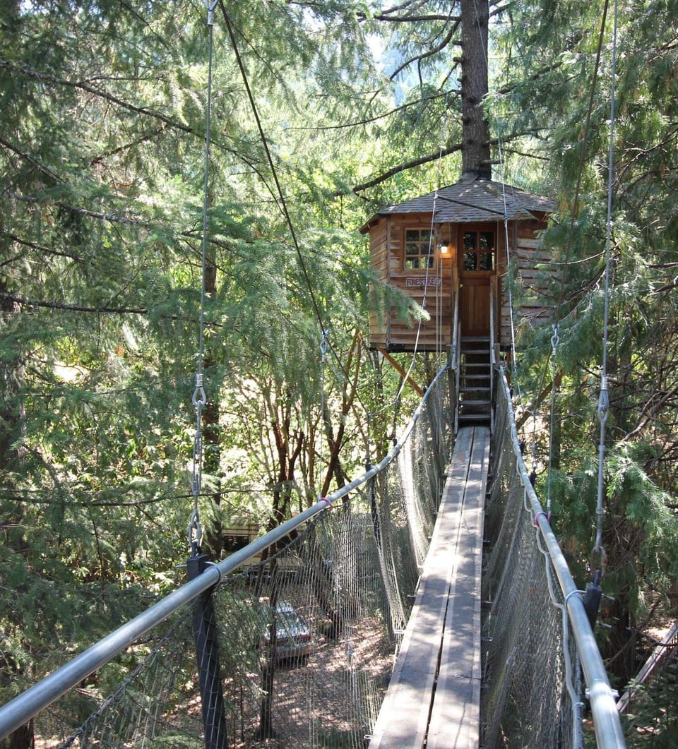 Out 'N' About Treehouse Treesort Hotel in Oregon