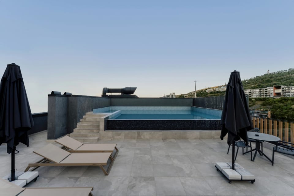 Poolside bar