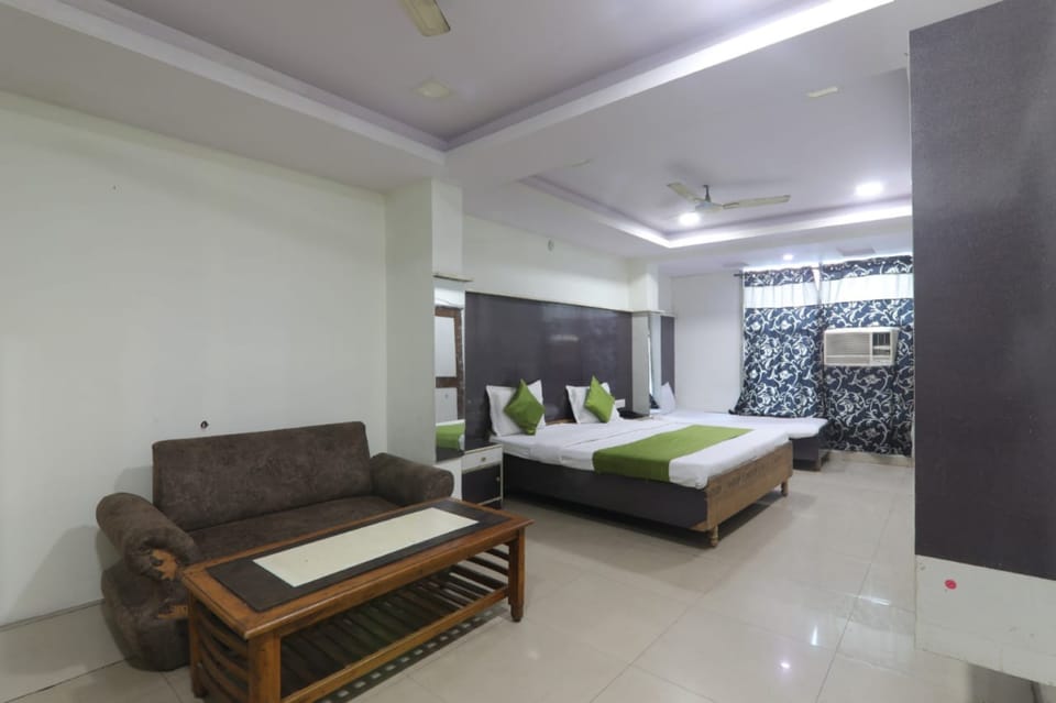 Goroomgo Dayal Lucknow  Hotel in Lucknow