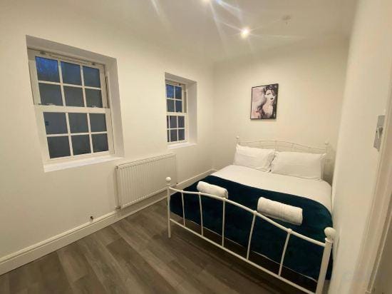 Boswell Elite Two Bed Apartment Hotel in Croydon