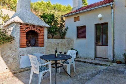 Apartments Tafra - One Bedroom Apartment Hotel in Split-Dalmatia County