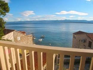 Apartment Racic - Two-bedroom Apartment with Balcony and Sea View Hotel in Bol