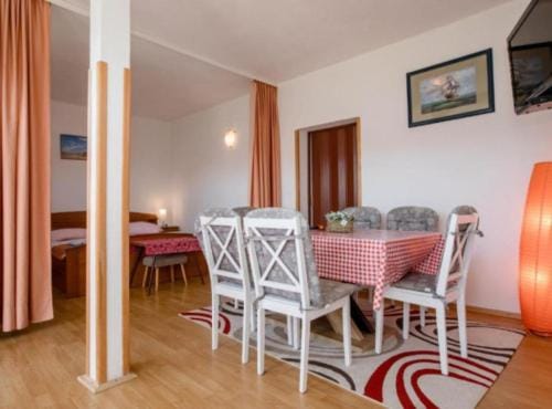 Marjetka Charming Apartments - Apartment Daisy Hotel in Lika-Senj County