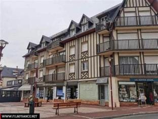 Studio With Garden Beachfront Hotel in Deauville
