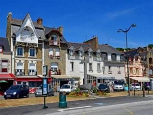 Studio With Garden Beachfront Hotel in Deauville