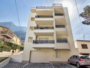 Apartment Hani 1 - One Bedroom Apartment With Balcony And Sea View Hotel in Makarska