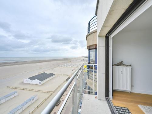 Renovated apartment in Knokke-Heist with views Hotel in Knokke-Heist