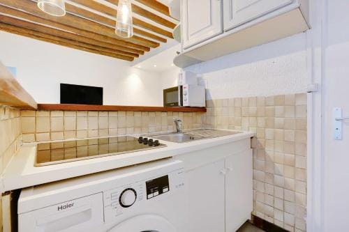 Charming apartment-1BR - 4P- Canal Saint-Martin Hotel in Paris
