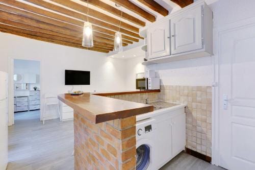 Charming apartment-1BR - 4P- Canal Saint-Martin Hotel in Paris
