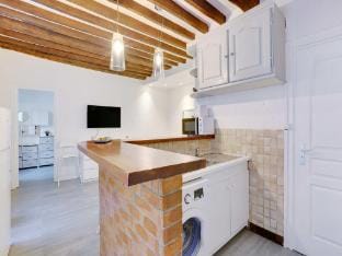 Charming apartment-1BR - 4P- Canal Saint-Martin Hotel in Paris