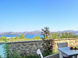 Kula Fancy Apartments - One-Bedroom Apartment with Terrace Ground Floor A1 Hotel in Dubrovnik-Neretva County
