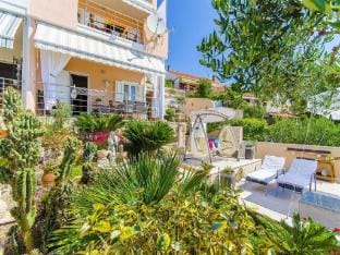 Apartments Nives - Two Bedroom Apartment A3 Hotel in Okrug Gornji