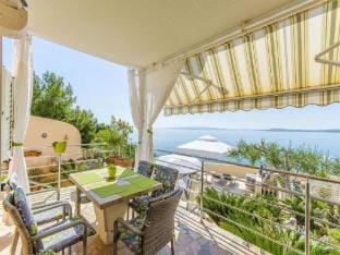 Apartments Nives - Two Bedroom Apartment A3 Hotel in Okrug Gornji