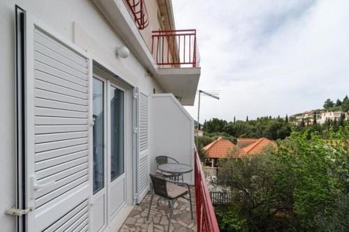 Apartments Villa Nikol - Standard Two Bedroom Apartment with Terrace APT 5 Hotel in Dubrovnik-Neretva County