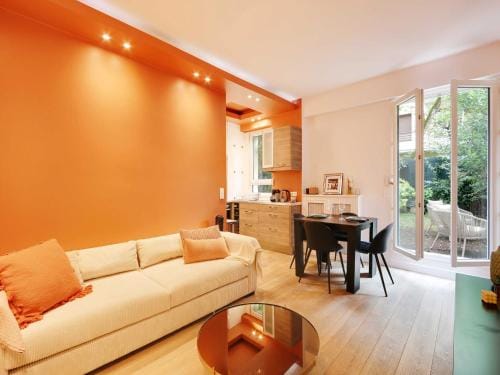 Cosy flat with garden -Neuilly-sur-Seine Hotel in Levallois-Perret