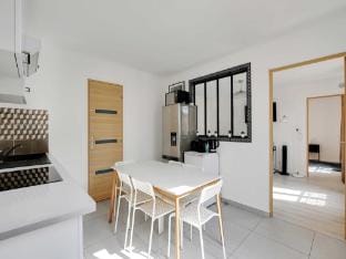 Authentic apartment - 1BR5P - La Villette Hotel in Pantin