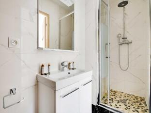 Authentic apartment - 1BR5P - La Villette Hotel in Pantin