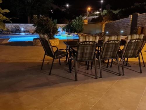 Luxury apartment Ani - Three Bedroom Apartment with terrace and Swimming pool Hotel in Split-Dalmatia County