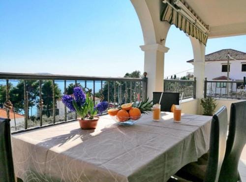 Apartment Libe with Sea View Trogir - Two Bedroom Apartment with Balcony Hotel in Šibenik-Knin County, Croatia