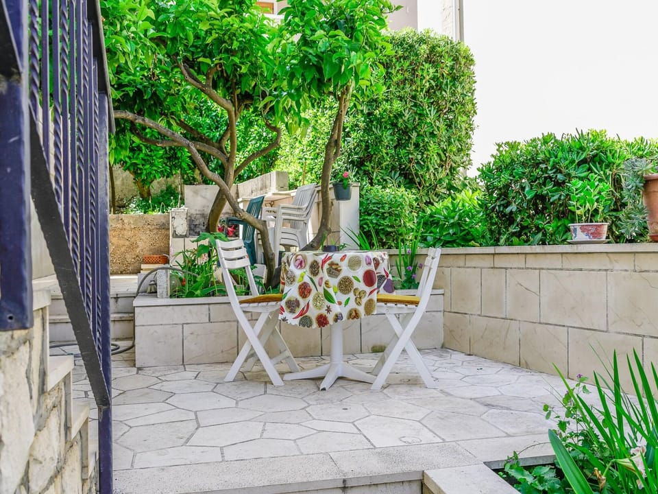 Apartment Mini Brac - One Bedroom Apartment with Terrace ST Hotel in Split-Dalmatia County